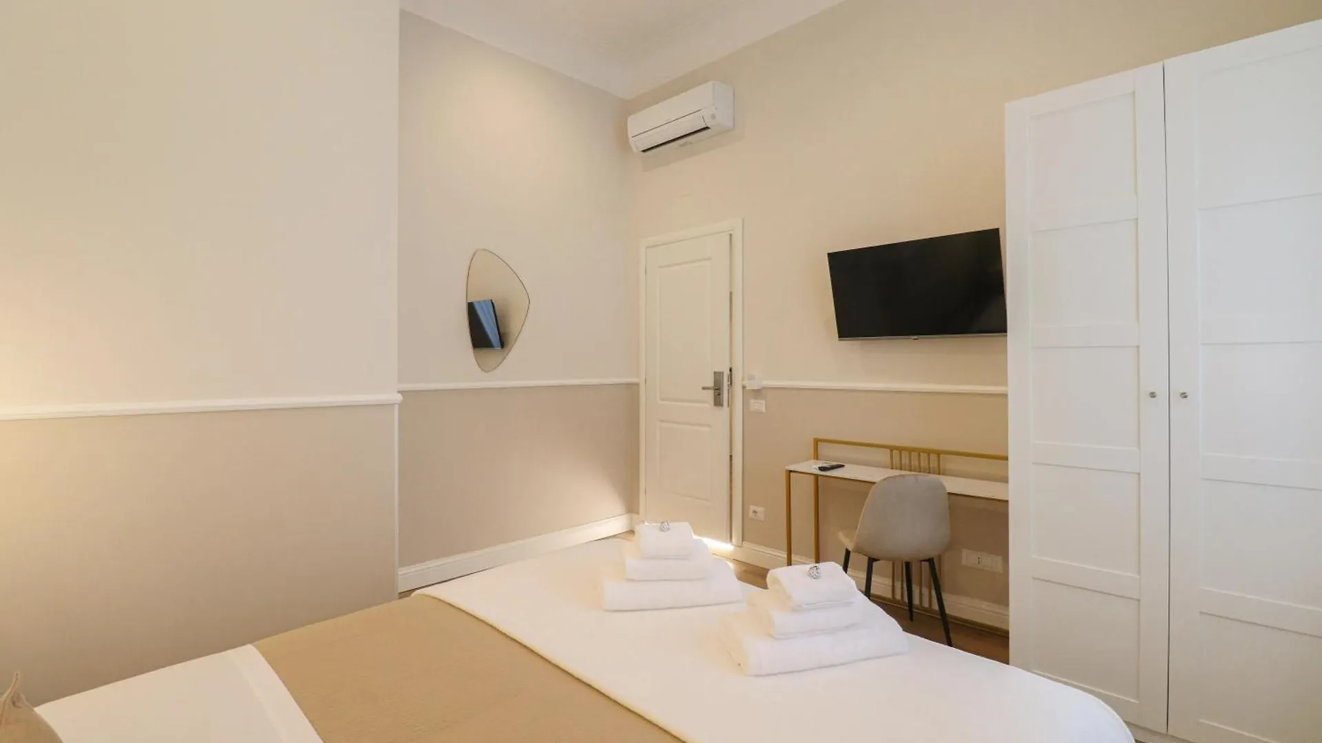 Guest house St Peter & Vatican Luxury Suites - Guesthouse In Rome City Centre Near Vatican Italy